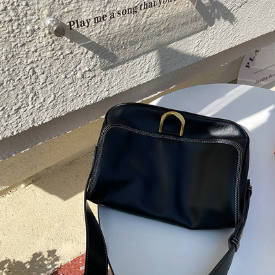 Kunstnahast vabaaja õlakott