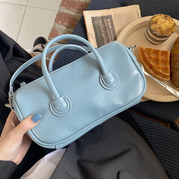 Női kis táska kétféle pánttal