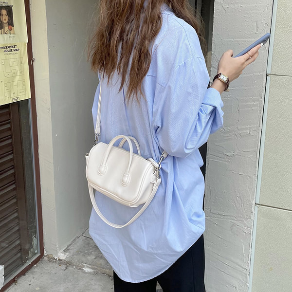 Női kis táska kétféle pánttal