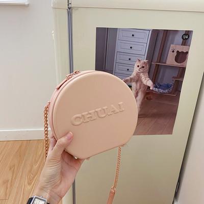 Moteriška odinė trijų spalvų rankinė su dekoratyviniais odiniais elementais