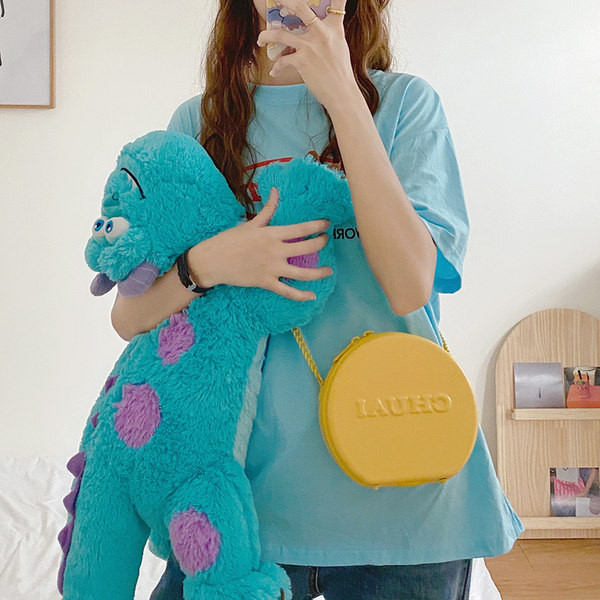 Moteriška odinė trijų spalvų rankinė su dekoratyviniais odiniais elementais