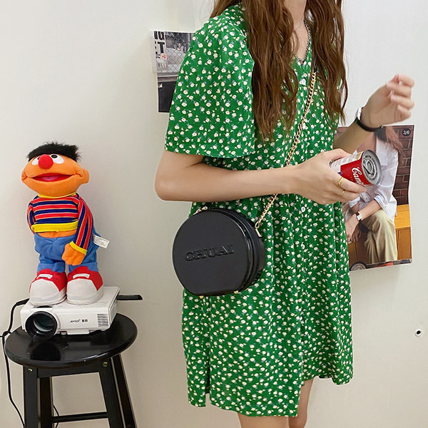 Moteriška odinė trijų spalvų rankinė su dekoratyviniais odiniais elementais