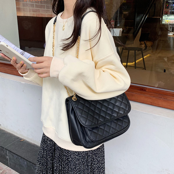 Új modell steppelt eco bőr táska fém csattal