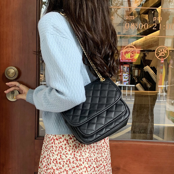 Új modell steppelt eco bőr táska fém csattal