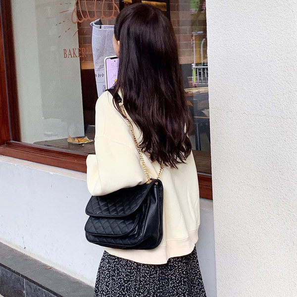 Új modell steppelt eco bőr táska fém csattal