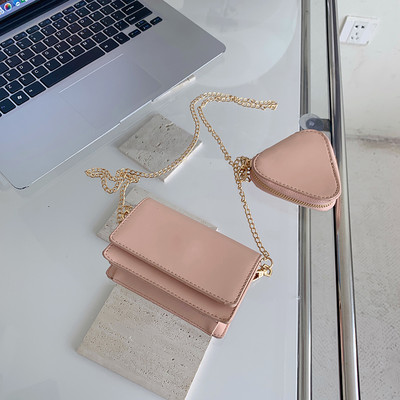 Μοντέρνα τσάντα από οικολογικό δέρμα με αλυσίδα στον ώμο