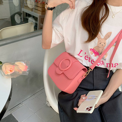 Väike kandiline kott kolmes värvitoonis