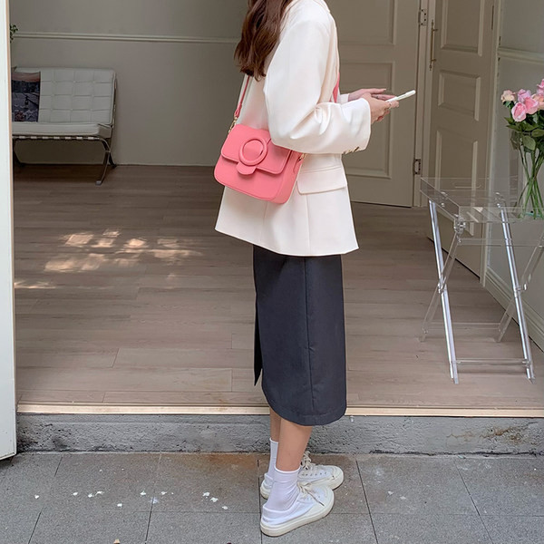 Väike kandiline kott kolmes värvitoonis