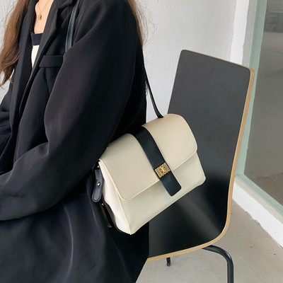 Γυναικεία μικρή τσάντα τύπου βαλίτσας από οικολογικό δέρμα με μεταλλικό κούμπωμα