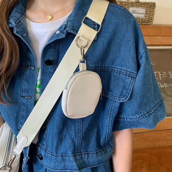 Maža dviejų spalvų rankinė su plačiu petnešėlėmis