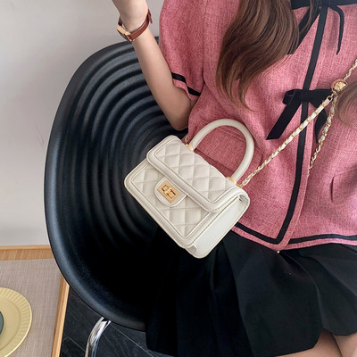 Naiste trendikas väike kott neljas erinevas värvitoonis