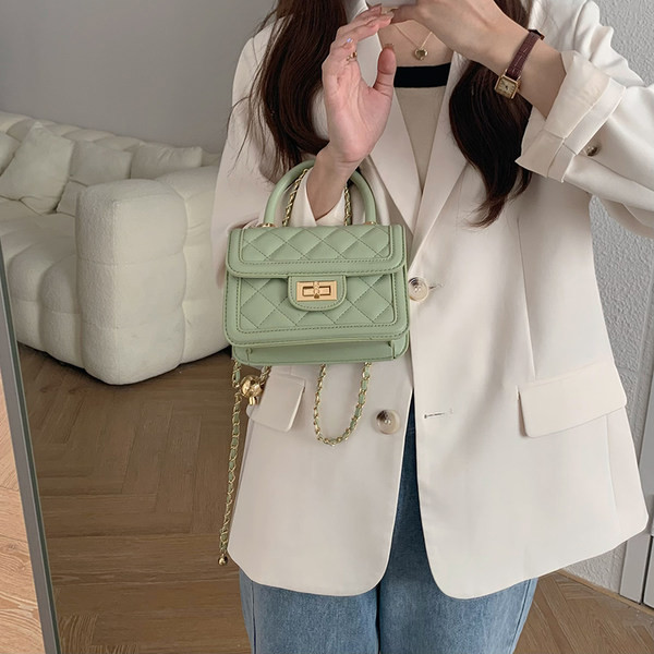 Naiste trendikas väike kott neljas erinevas värvitoonis