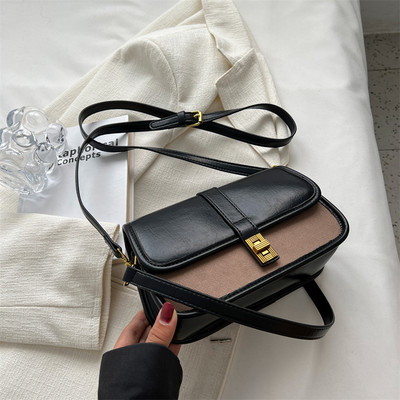 Rudas mažas krepšys su aukso papuošimais