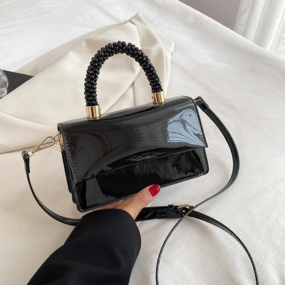 Moteriška kvadratinė rankinė su petnešėlėmis arba ranka