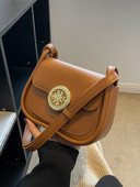 Erinevates värvitoonides dekoratiivse elemendiga naiste vabaajakott