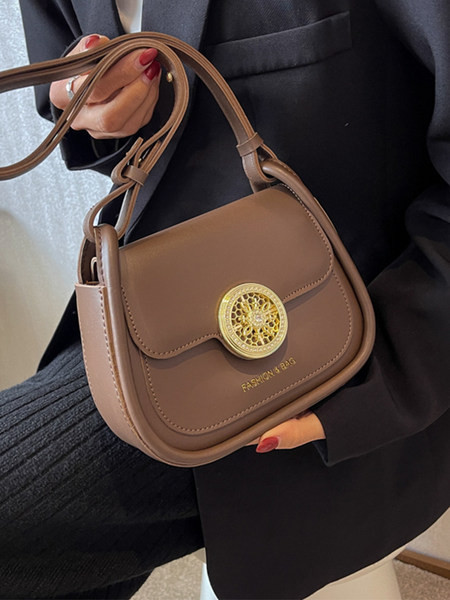 Erinevates värvitoonides dekoratiivse elemendiga naiste vabaajakott