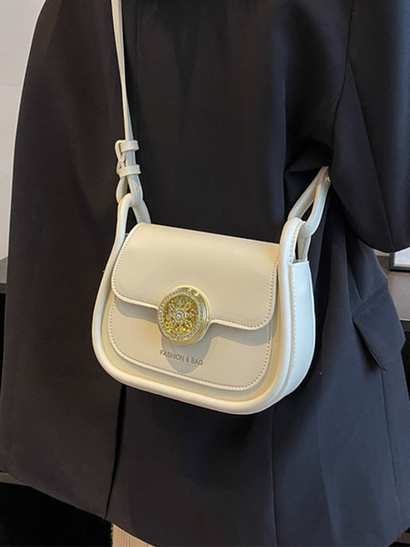 Erinevates värvitoonides dekoratiivse elemendiga naiste vabaajakott