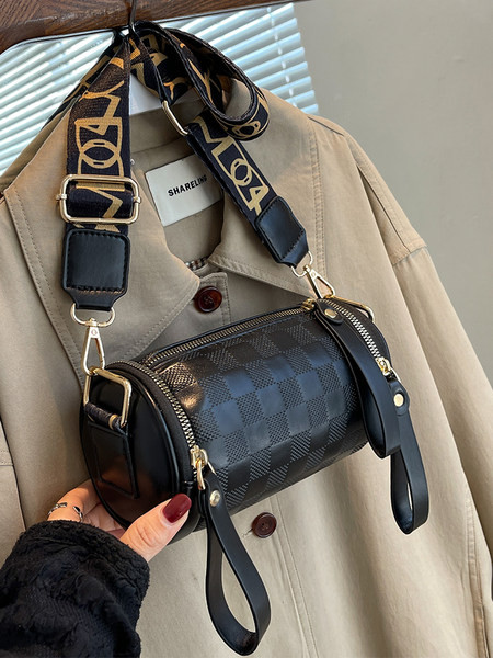 Γυναικείες τσάντες - νέο καπέλο με έναν ώμο