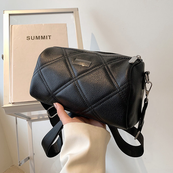 Mažas pečių krepšys su užtrauktuku