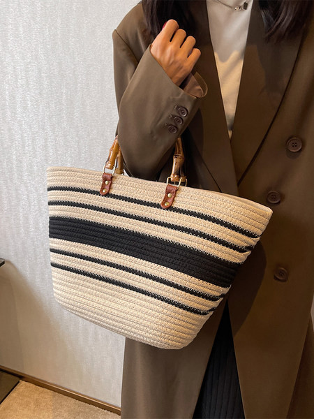 Új női táskák – mindennapi méretűek