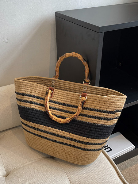 Új női táskák – mindennapi méretűek