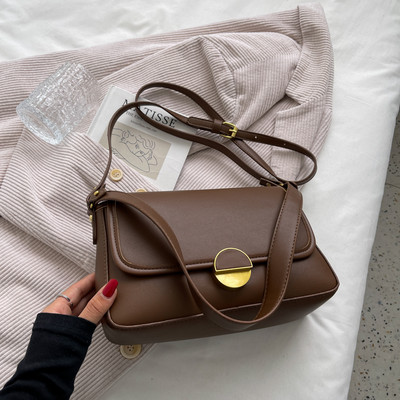 Uue mudeliga naiste nahast kott metallist lukuga