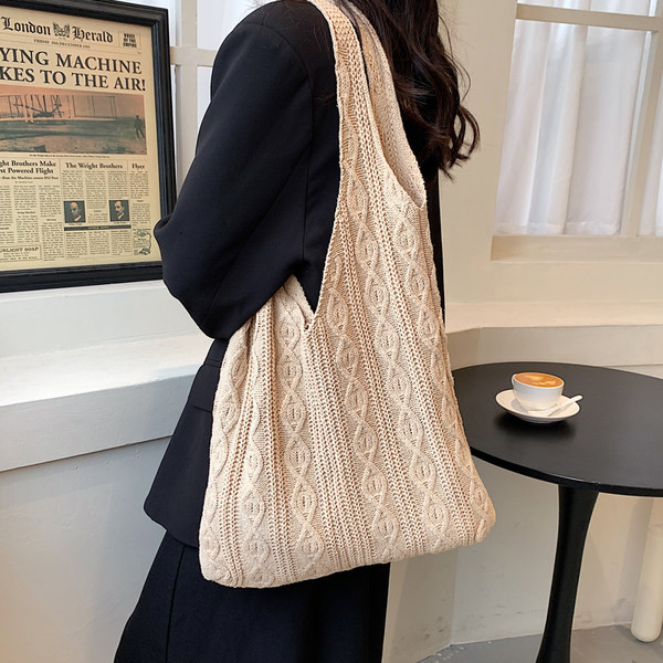 Koti tüüpi õhuke kootud käekott