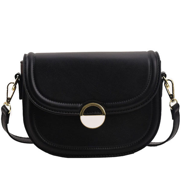 Kézitáska bőr lánccal és dekoratív csattal