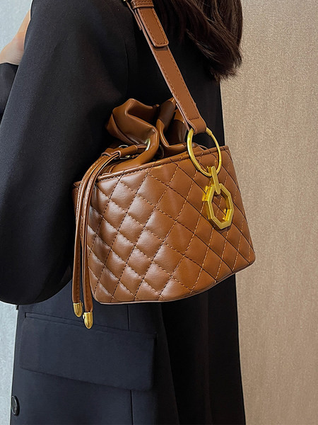 Moteriški krepšiai – mažas kvadratas