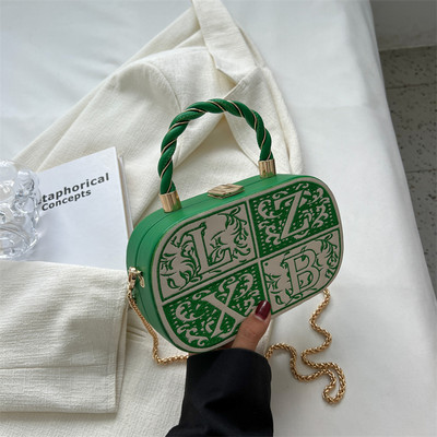 Moderni lagamino tipo rankinė su pečių grandinėle