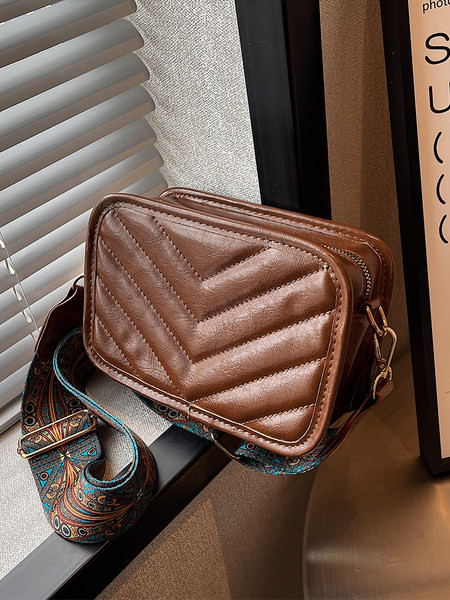 Moteriška maža rankinė su plačiu pečių dirželiu