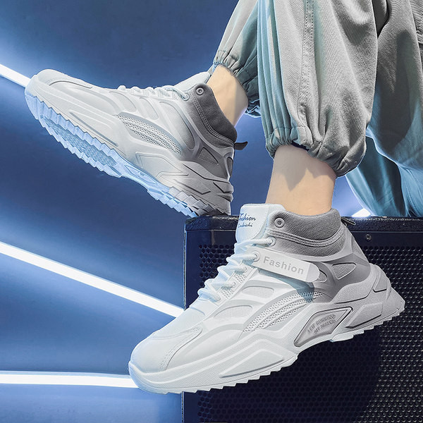 Vyriški sportbačiai – naujos sporto šakos su vaivorykštėmis spalvomis