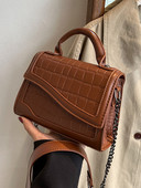 Madinga moteriška odinė rankinė su pečių grandinėle