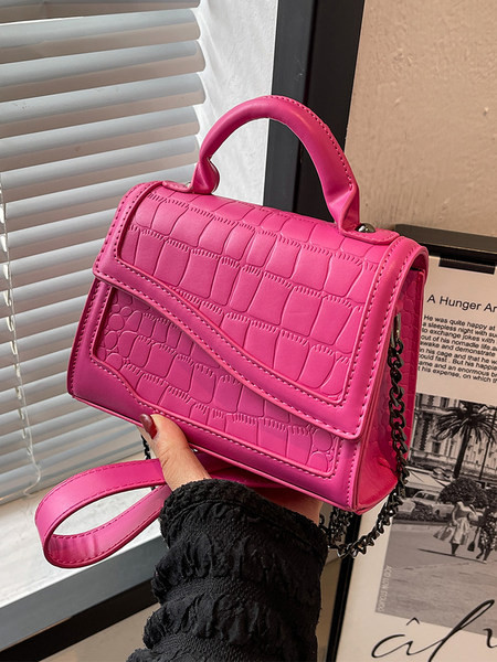 Madinga moteriška odinė rankinė su pečių grandinėle