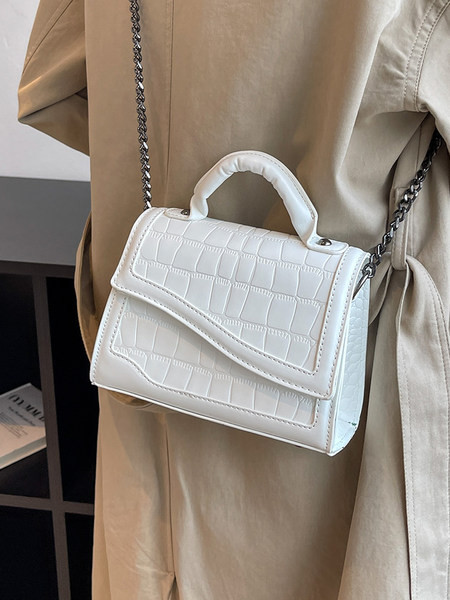 Madinga moteriška odinė rankinė su pečių grandinėle