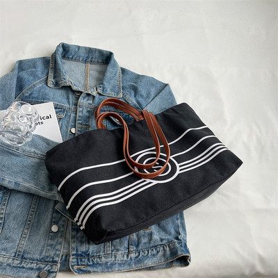 Didelė rankinė - užsegama užtrauktuku