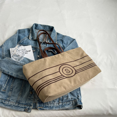 Didelė rankinė - užsegama užtrauktuku