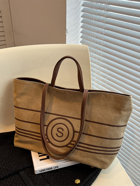 Didelė rankinė - užsegama užtrauktuku