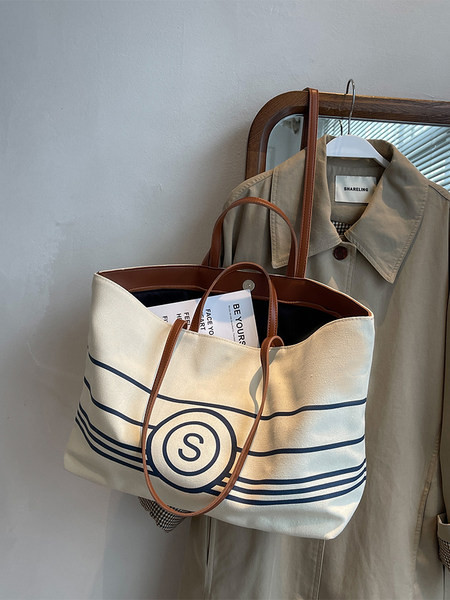 Didelė rankinė - užsegama užtrauktuku