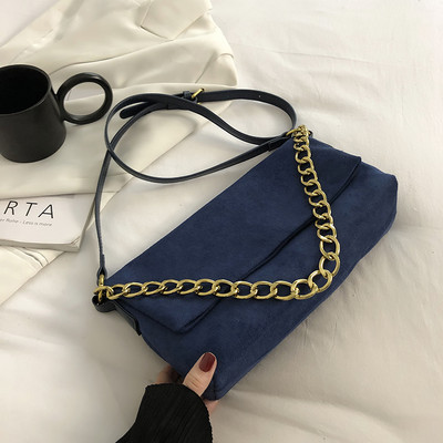 Τσάντα χειρός με μεταλλική αλυσίδα από eco suede