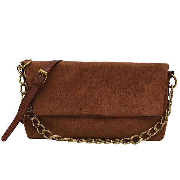 Τσάντα χειρός με μεταλλική αλυσίδα από eco suede