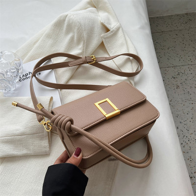 Įvairių spalvų paprastas mažas krepšys per petį