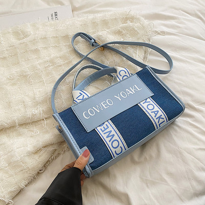 Dviejų spalvų laisvalaikio rankinė su užrašu