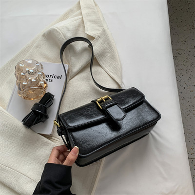 Μοντέρνα γυναικεία ορθογώνια τσάντα με πόρπη