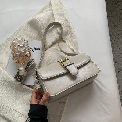 Μοντέρνα γυναικεία ορθογώνια τσάντα με πόρπη