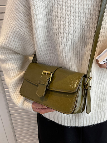 Μοντέρνα γυναικεία ορθογώνια τσάντα με πόρπη