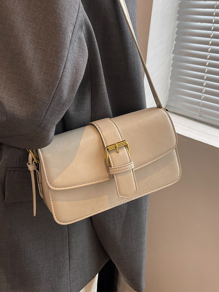 Μοντέρνα γυναικεία ορθογώνια τσάντα με πόρπη