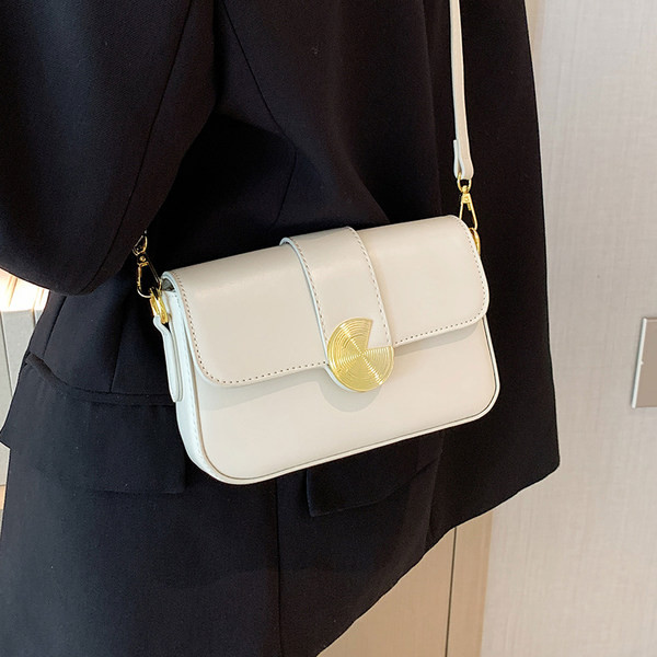 Τσάντα χειρός με μεταλλικό κούμπωμα και φερμουάρ