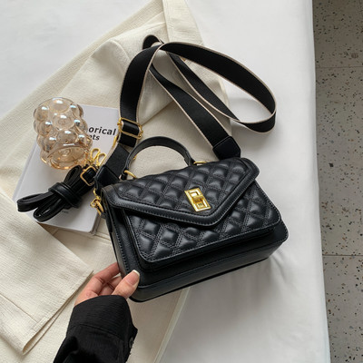 Rankinė su dekoratyviniais elementais