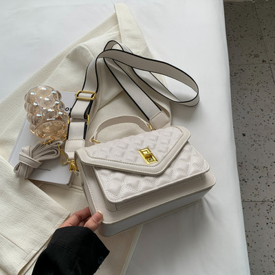 Rankinė su dekoratyviniais elementais